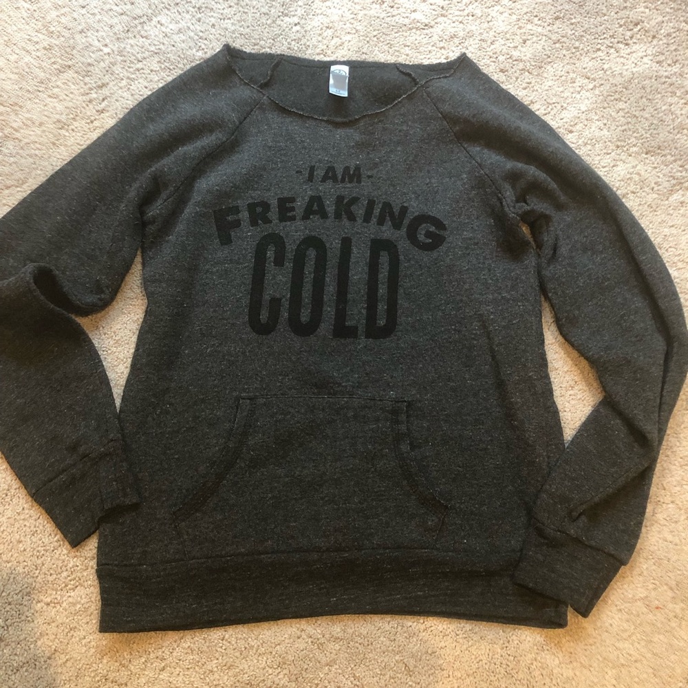 Super soft sweatshirt w/ pockets